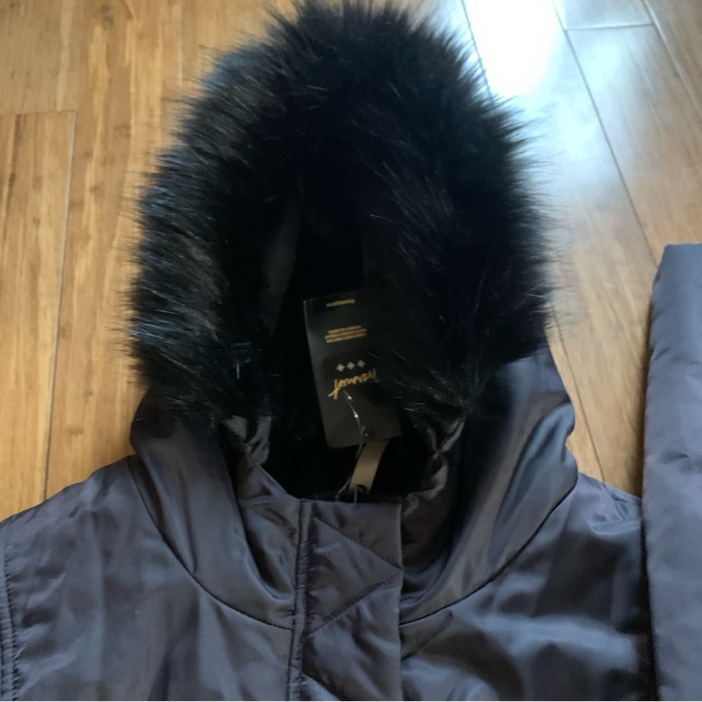 Pennington’s Parka - Picture 2 of 5